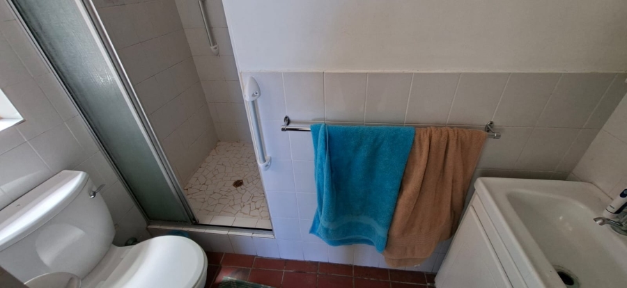 To Let 4 Bedroom Property for Rent in Kleinmond Western Cape